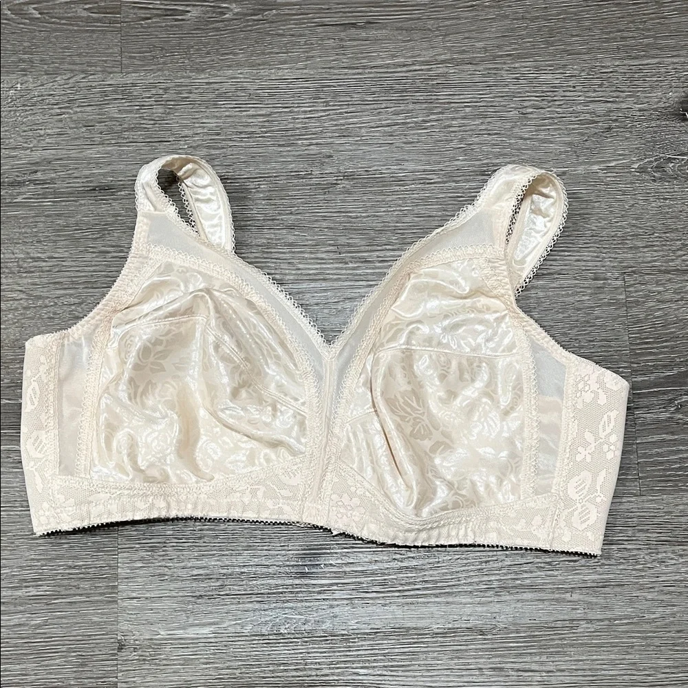 Wacoal Elegant Cream Lace Bra